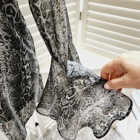 SHOW ME YOUR MUMU GRAY/BROWN SNAKE PRINT WITH RUFFLE SLEEVE SIZE SMALL - Picture 6 of 6